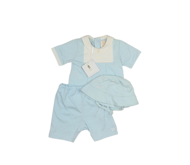 Nové modré triko, kraťasy a klobouk