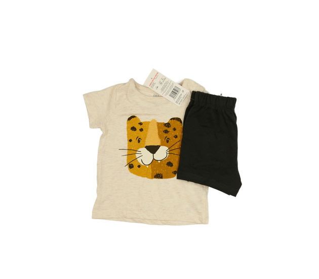 Nové světlé triko a tmavé kraťasy F&F