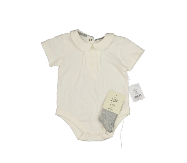 Nové světlé body a šedé ponožky George