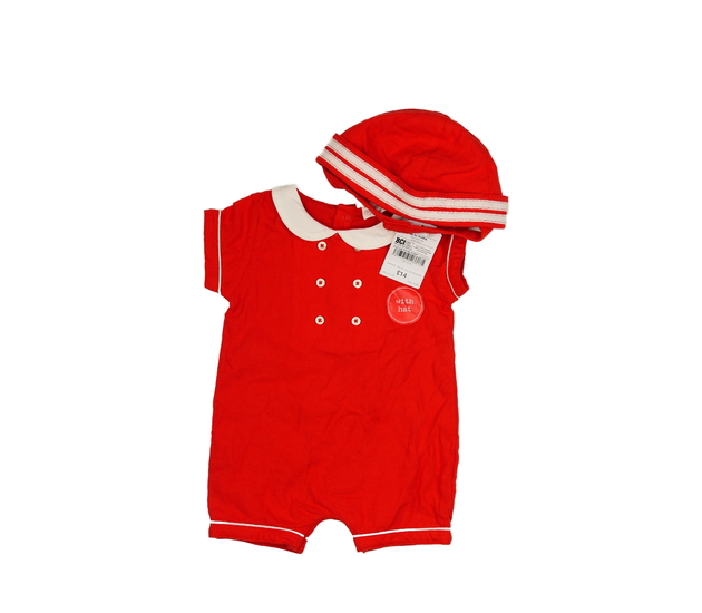 Nový červený overal a klobouk Next