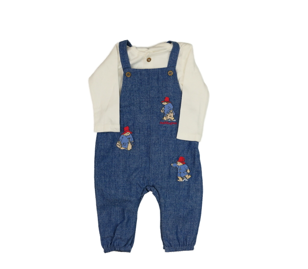 Nové bílé body a riflový overal Paddington 