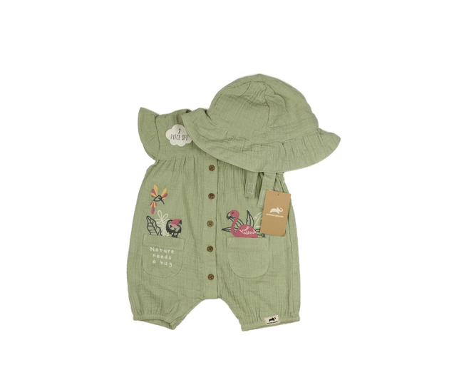Nový zelený overal a kloubouk George