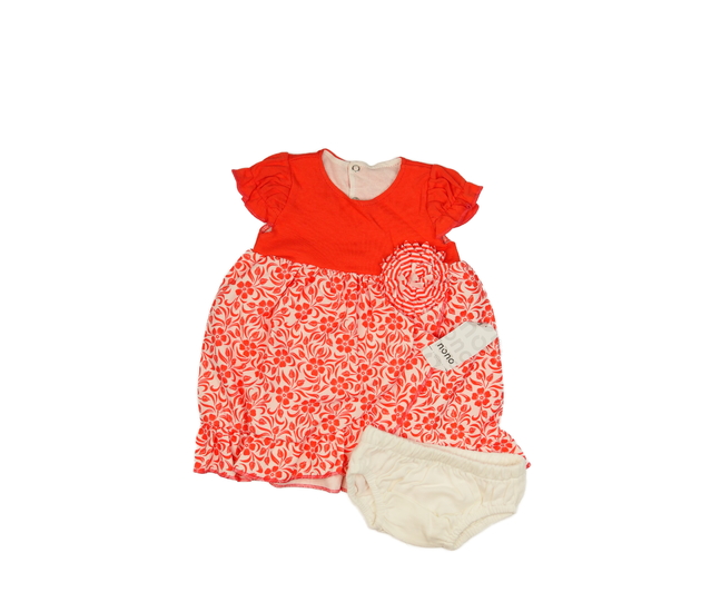 Nové červené šaty a kalhotky 