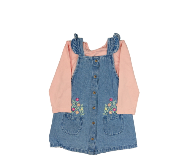 Modré riflové šaty a růžové triko Nutmeg