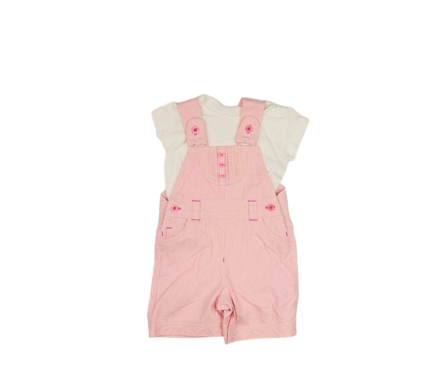 Růžové lacláče a bílé body M&S