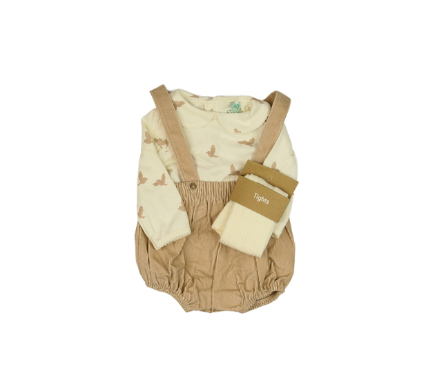 Nové kraťasy se šly, body a punčocháče