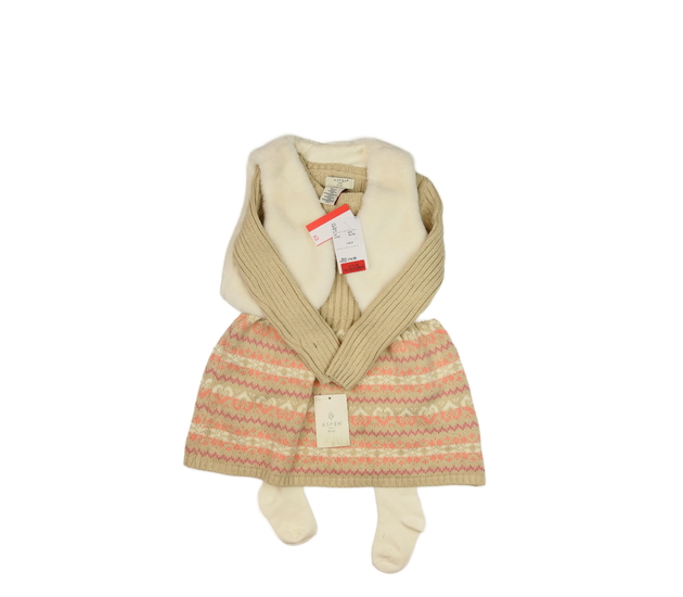 Nové svetrové šaty, chlupaté bolerko a punčocháče