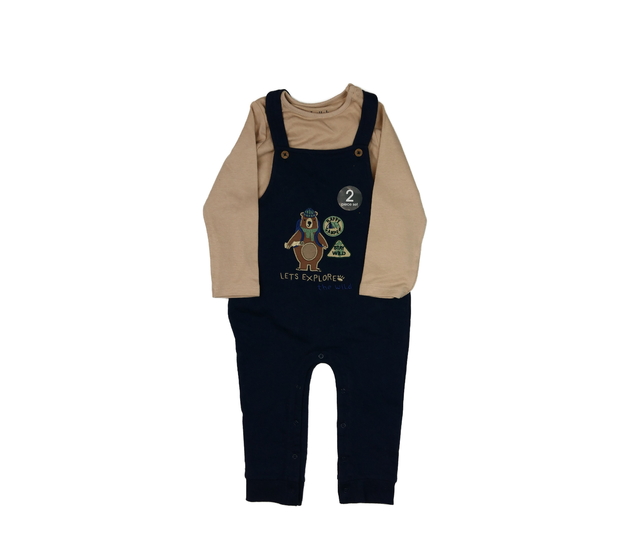 Hnědé body a tmavě modrý overal 