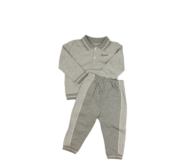 Šedé triko s límečkem a tepláky