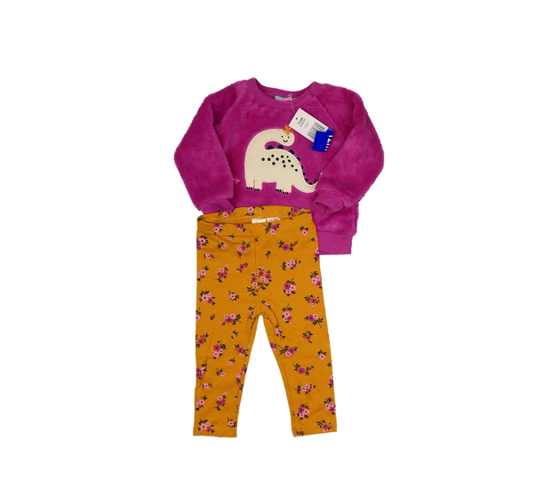 Nová chlupatá mikina a květinové legíny 