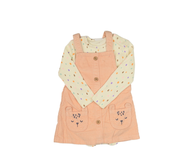 Růžové šaty a světlé body F&F