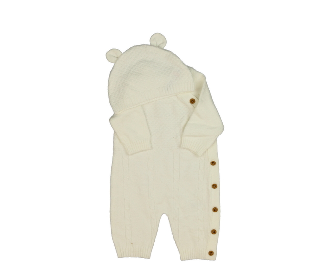 Smetanový svetrový overal a čepička Nutmeg