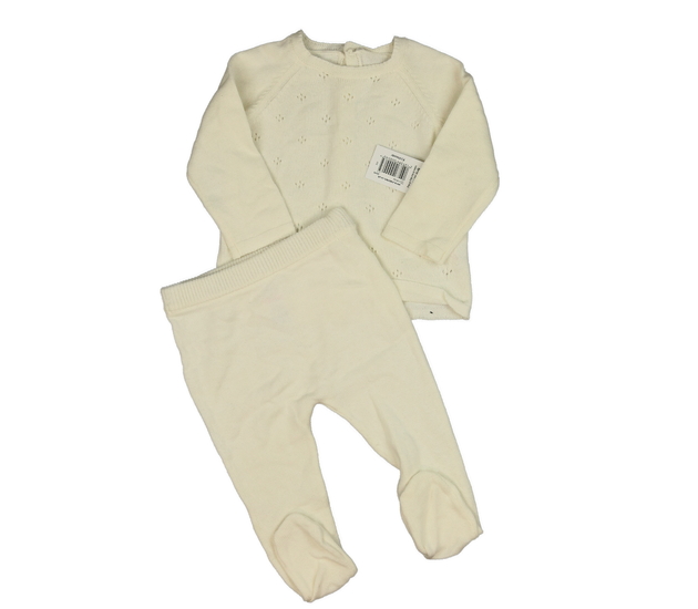 Krémový svetr a capáčky 