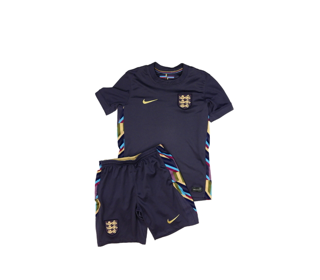 Fialové sportovní triko a kraťasy Nike 