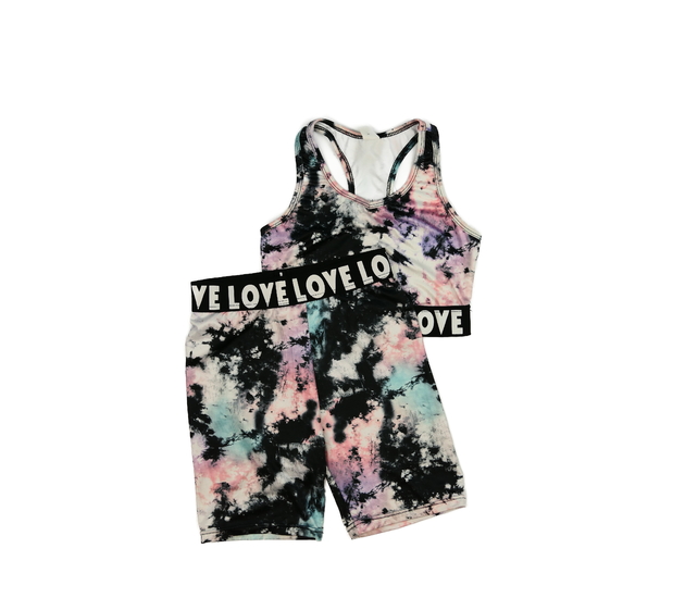 Barevný sportovní crop top a kraťasy 