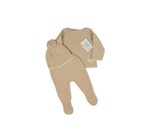 Nový hnědý svetr, capáčky a čepička 