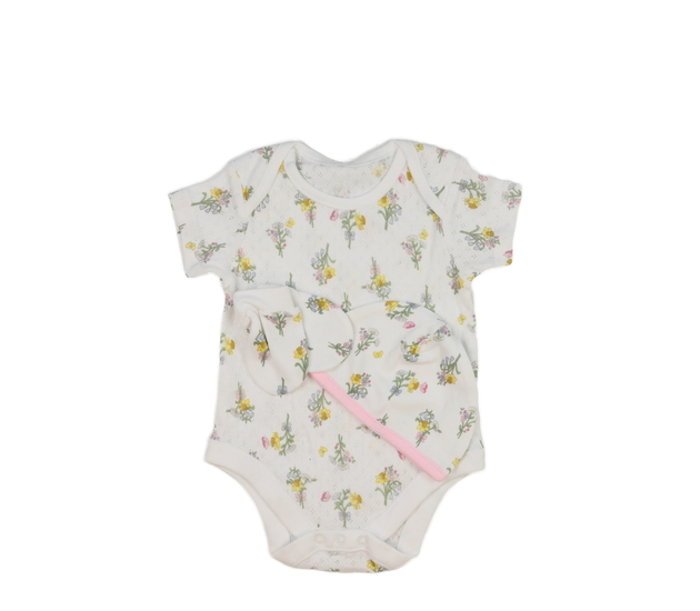 Bílé květinové body, čepička a rukavičky Nutmeg