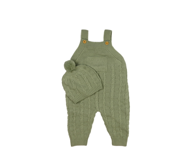 Pletený zelený overal a čepička 