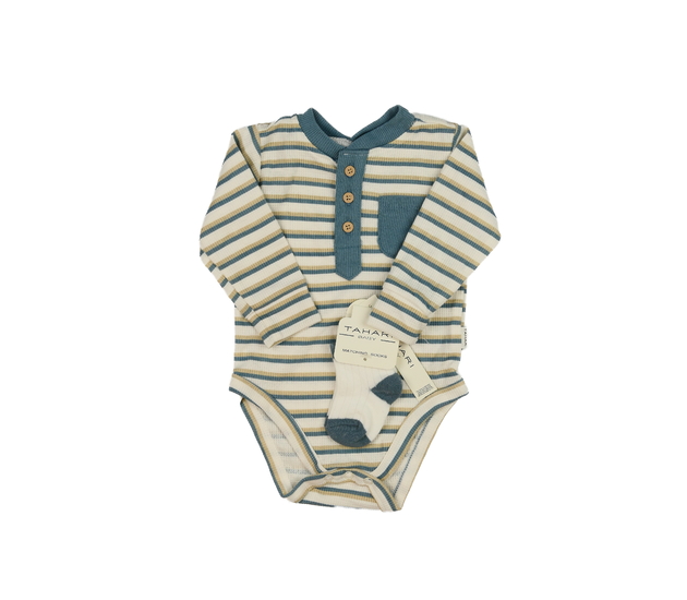 Nové body a ponožky Tahari 