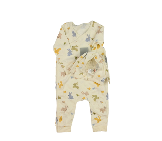 Nový krémový overal a čepička se zajíčky George