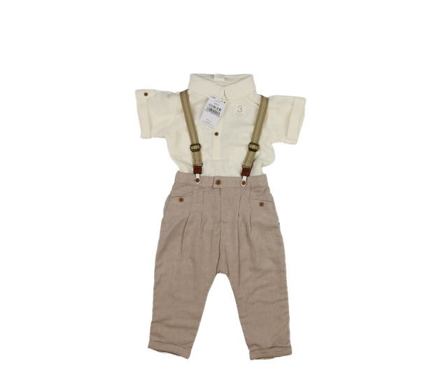 Nové triko a kalhoty se šly Next