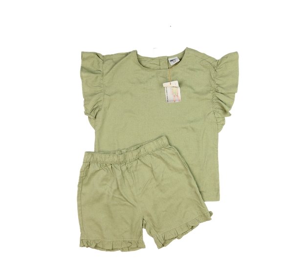 Nové zelené triko a kraťasy 