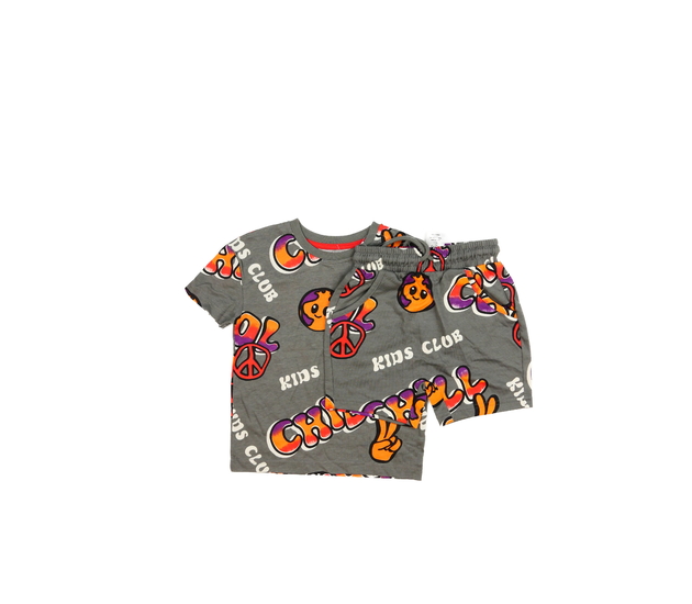 Šedé triko a kraťasy s nápisy George