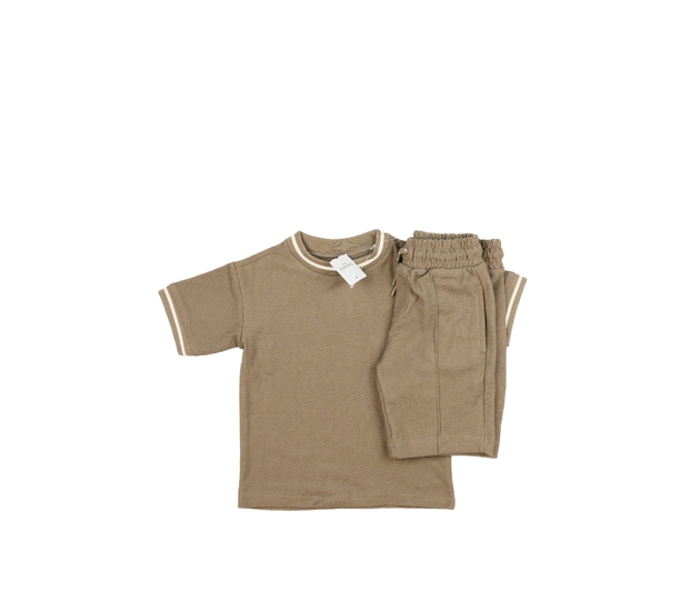 Nové hnědé triko a kraťasy Nutmeg