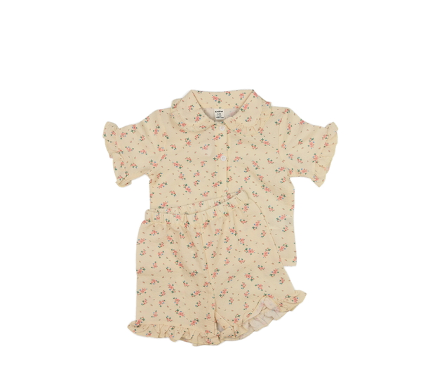 Lehká květinová košile a kraťasy