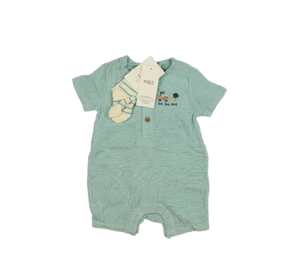 Nový overal a ponožky M&S