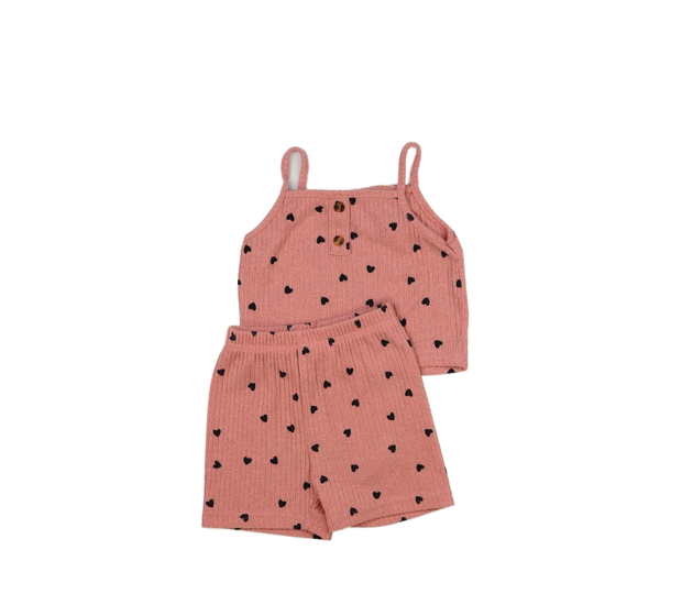 Růžové kraťasy a crop top se srdíčky 