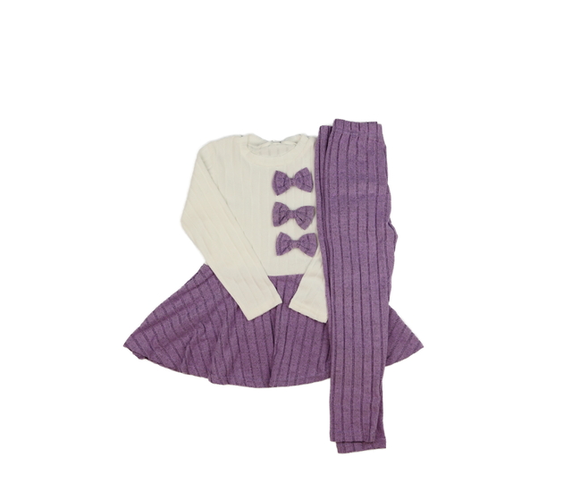 Fialovo-bílé dlouhé triko a fialové legíny 