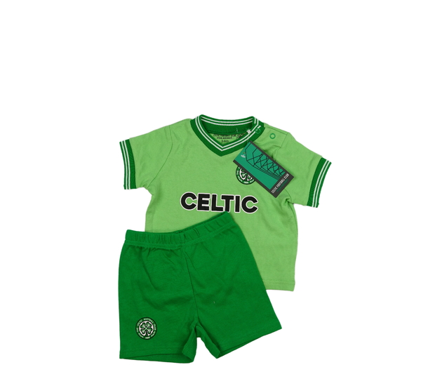 Nové zelené triko a kraťasy