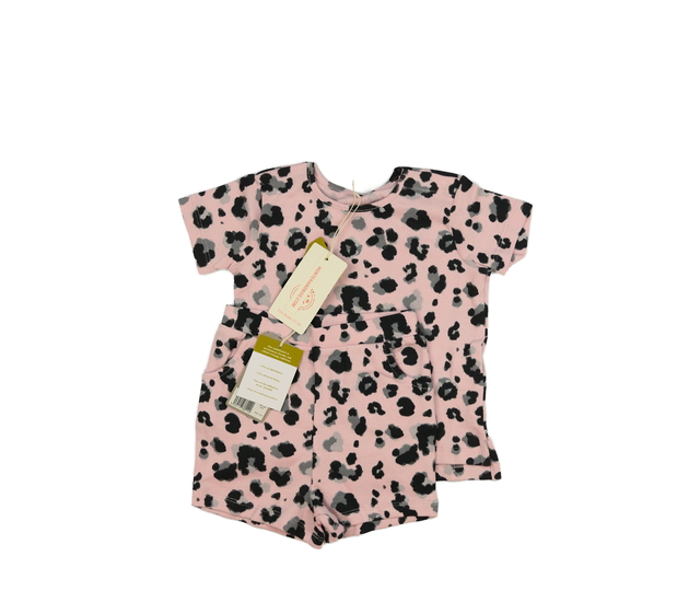 Nové růžové vzorované triko a kraťasy 