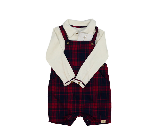 Nové krémové body a kraťasový overal George