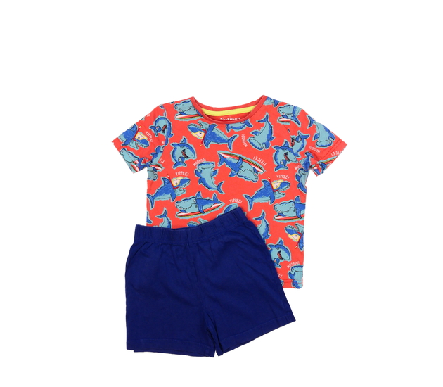 Červené triko a tmavě modré kraťasy Nutmeg