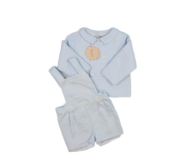 Nový modrý kabátek a kraťasové lacláče