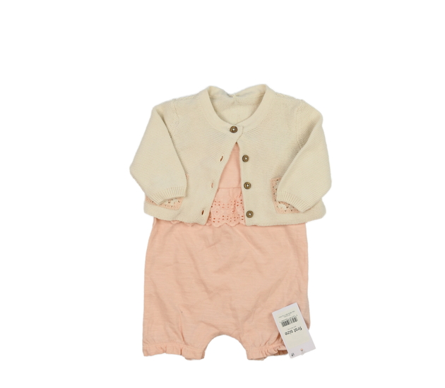 Nový růžový overal a hnědý svetřík George