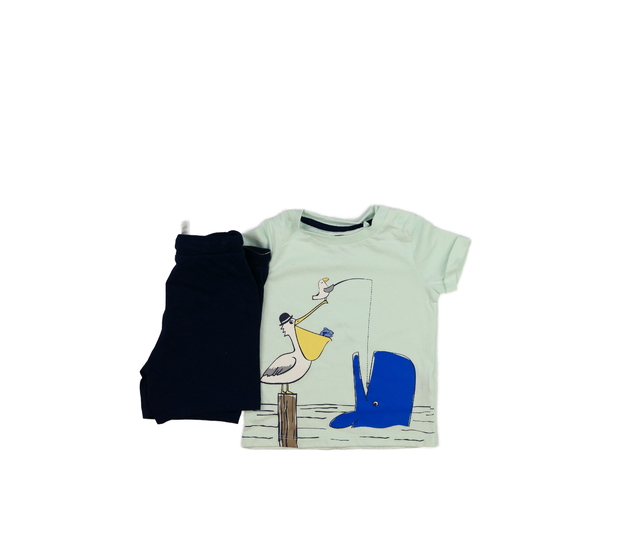 Tyrkysové triko a tmavě modré kraťasy F&F