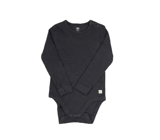 Tmavé žebrované body F&F