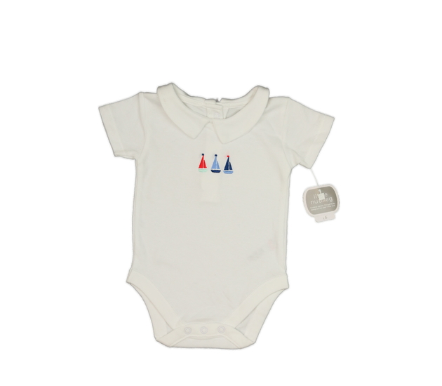 Nové bílé body s plachetnicemi Nutmeg