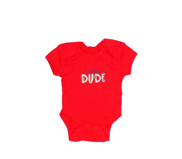 Červené body s malým nápisem Primark