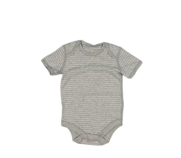 Šedé pruhované body 