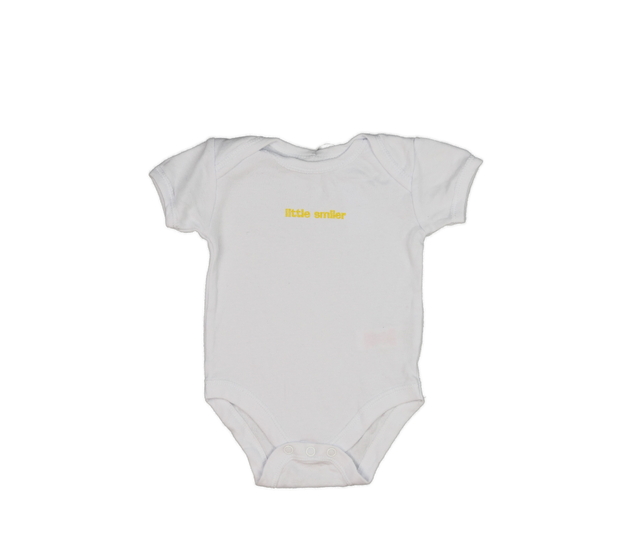 Bílé body s nápisem