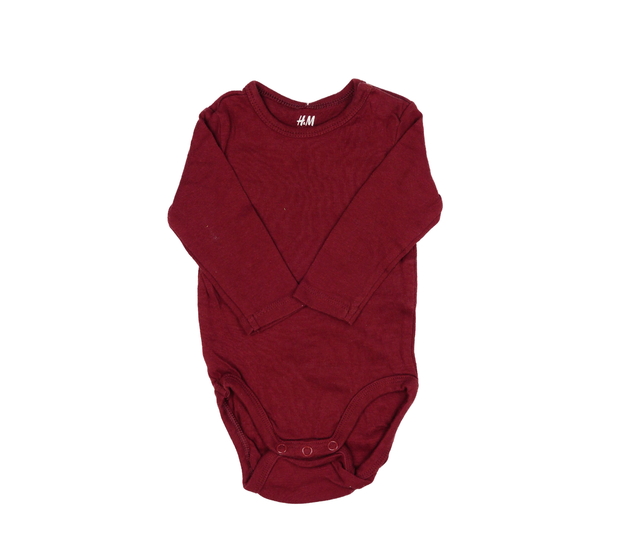 Tmavě červené body H&M