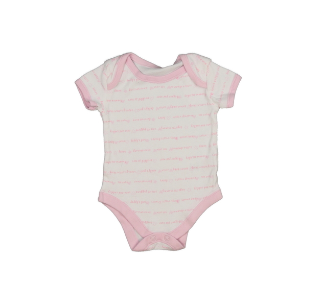 Bílé body s růžovými nápisy 