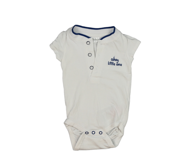 Bílé body s modrými detaily 