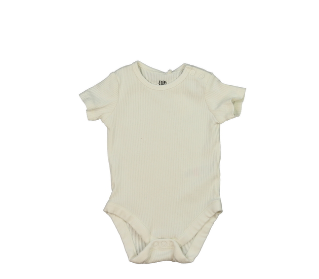 Krémové žebrované body F&F