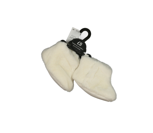 Nové krémové chlupaté bačkůrky Next