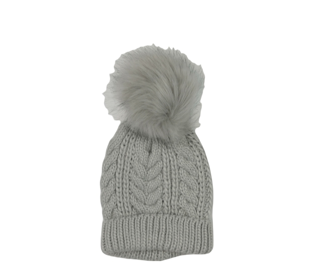 Šedá čepice s bambulí 